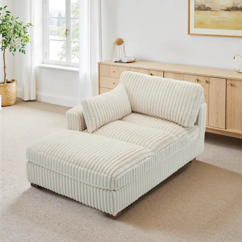 Chaise longue imbottita e morbida per interni