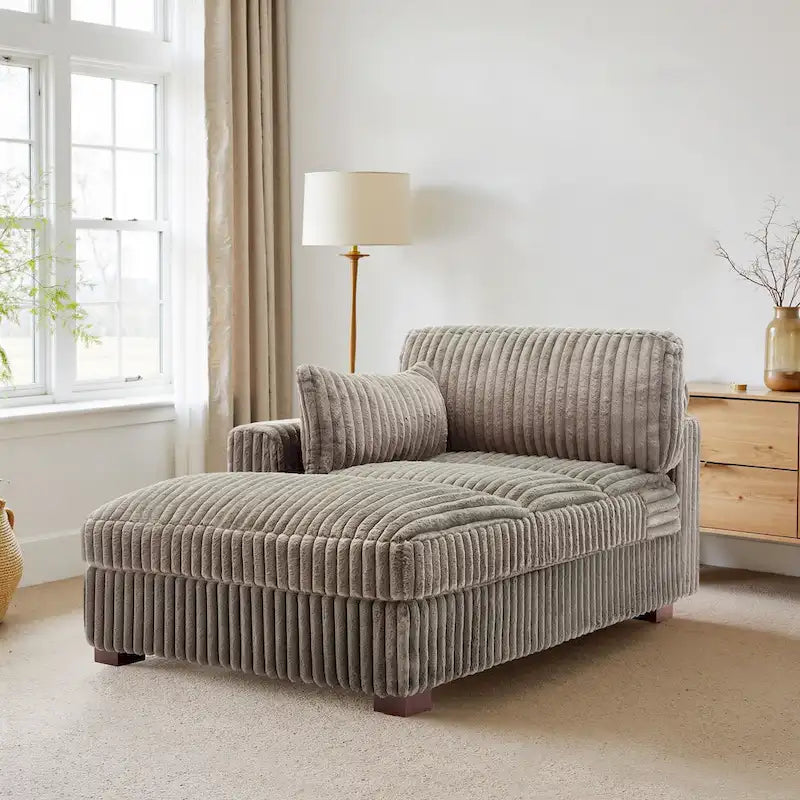 Chaise longue imbottita e morbida per interni