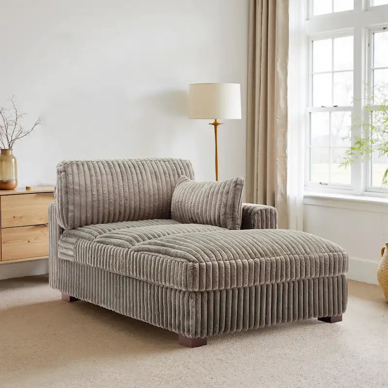 Chaise longue imbottita e morbida per interni
