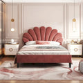 Letto a piattaforma matrimoniale con testiera floreale
