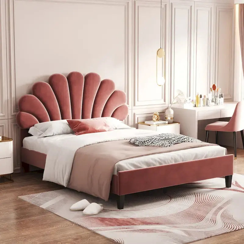 Letto a piattaforma matrimoniale con testiera floreale