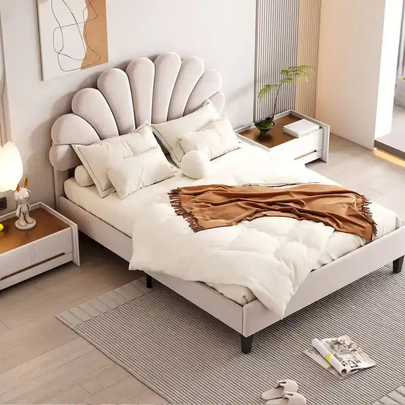Letto a piattaforma matrimoniale con testiera floreale