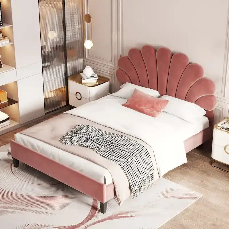 Letto a piattaforma matrimoniale con testiera floreale