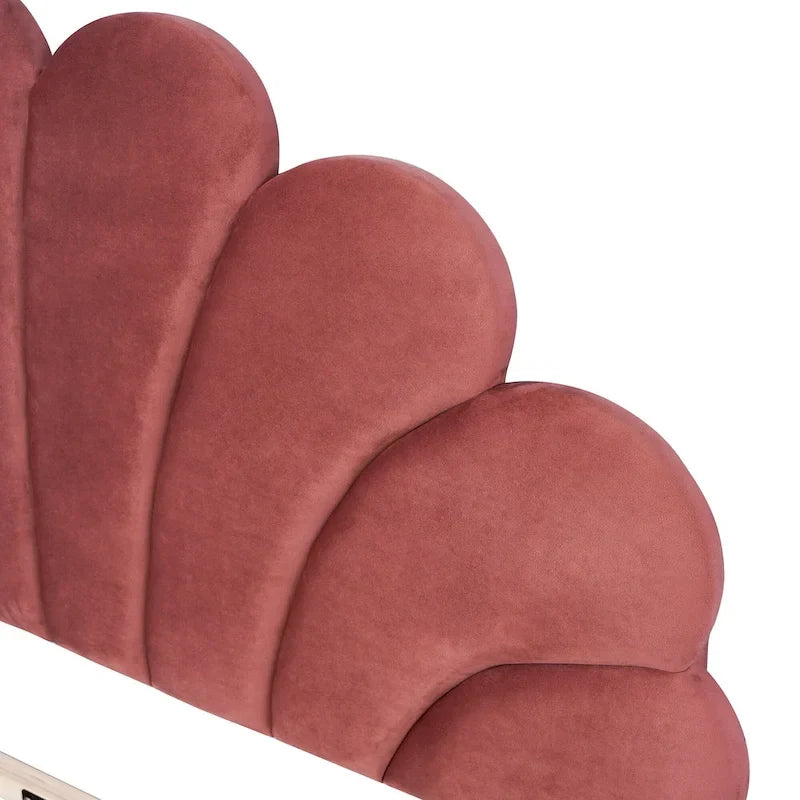 Letto a piattaforma matrimoniale con testiera floreale