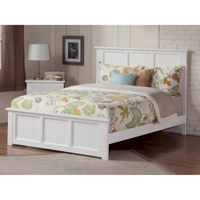 Letto matrimoniale con base e pediera abbinata in bianco